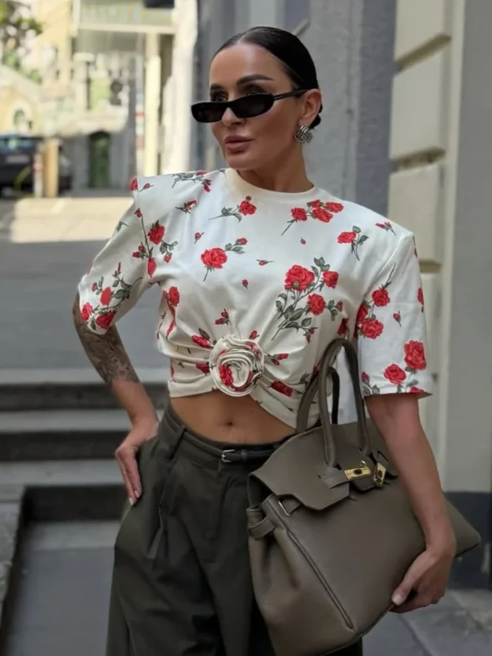 Chic Short-sleeved 3d Flowery - Image 1